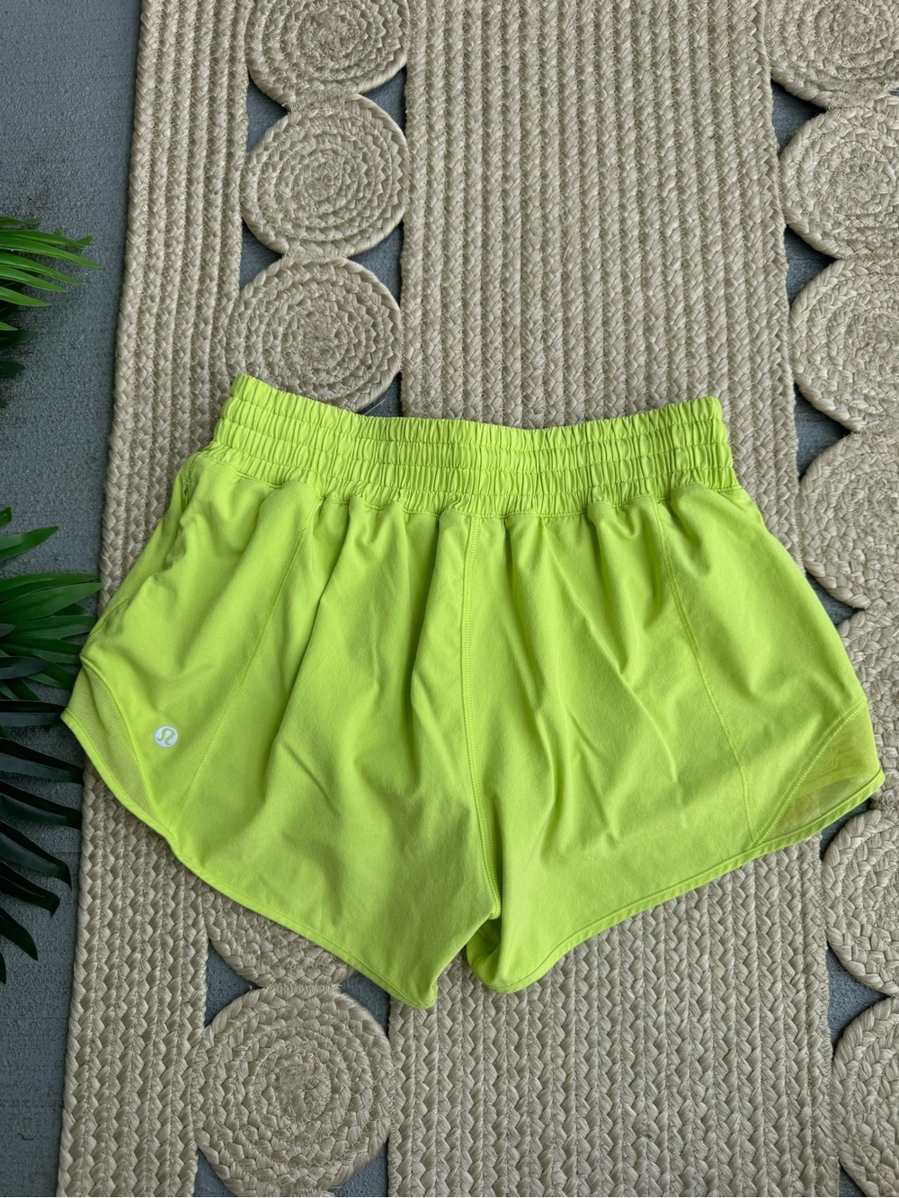 Lululemon Hotty Hot High-Rise Short 4" Lime Green Yellow Size 6